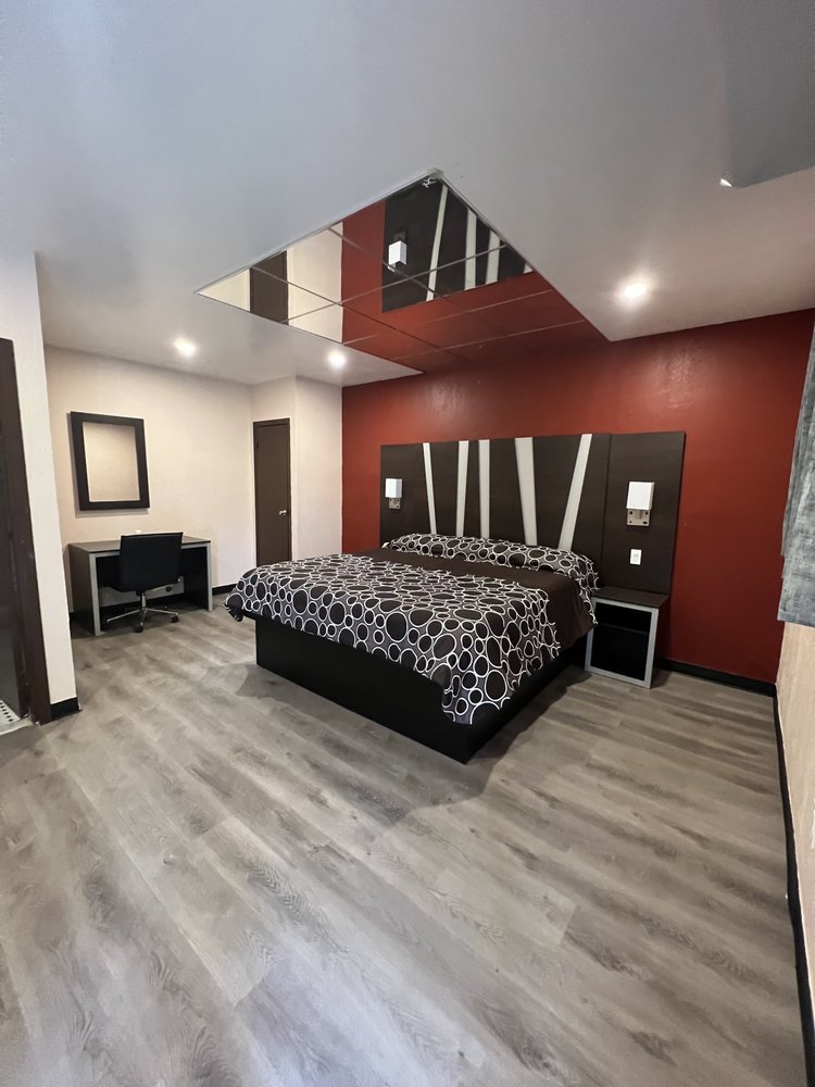 FARMINGDALE MOTOR INN Updated October 2024 727 Broadhollow Rd