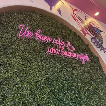 Madres Brunch - Cute photo worthy decor - Breakfast & Brunch Near Me - Long Beach, California Madres Brunch - Cute photo worthy decor - Breakfast & Brunch Near Me - Long Beach, California
