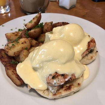 Arr Place - Benedict w/ fresh salmon, house made English muffins & hollandaise - New American Near Me - Newport, Oregon