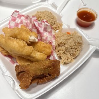 Mr Wong's Chicken & Rice - 4 piece tender combor w rice n eggroll - Fast Food Near Me - Irving, Texas