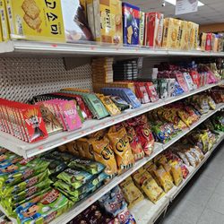 Kim's Asian Market - Snack aisle