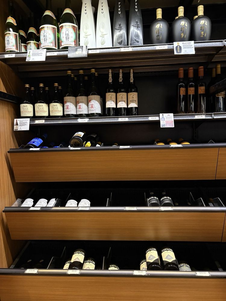 Van's Liquors Logo