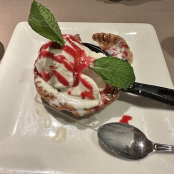 Rio Grill - Olallie Berry Cobbler dessert - American Near Me - Carmel-by-the-sea, California Rio Grill - Olallie Berry Cobbler dessert - American Near Me - Carmel-by-the-sea, California