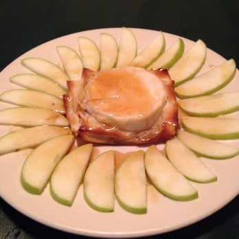 Bulldog Pub - Brie with honey and apple - Pubs Near Me - Pittsburgh, Pennsylvania Bulldog Pub - Brie with honey and apple - Pubs Near Me - Pittsburgh, Pennsylvania