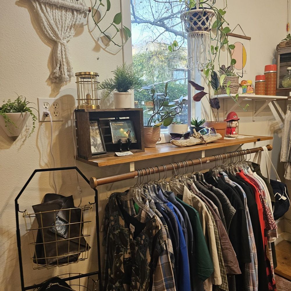 The Lennon Closet - Inside vibe. - Thrift Stores Near Me - Ojai, California The Lennon Closet - Inside vibe. - Thrift Stores Near Me - Ojai, California