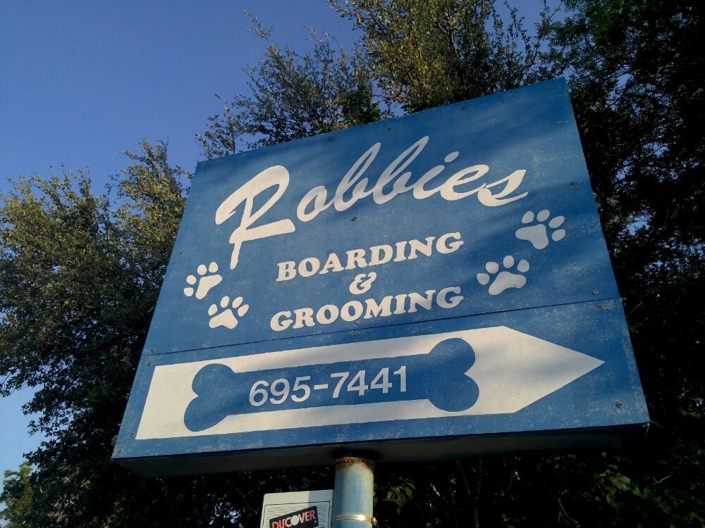 ROBBIE’S BOARDING & GROOMING Updated September 2024 798 S Leggett