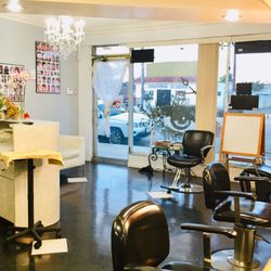 Cecy's Beauty Salon - Inside