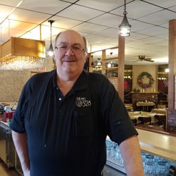 Kalmes Club 528 - John behind the bar