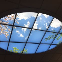 Beautiful cheery light in waiting area