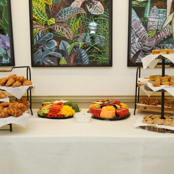 Queens Botanical Garden - Snack table - Botanical Gardens Near Me - Flushing, New York