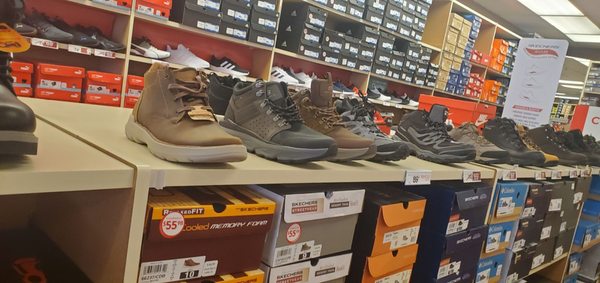 Famous Footwear by null