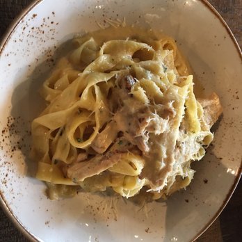 Industria Pizzeria + Bar - Fettuccine Alfredo with chicken - Pizza Near Me - Burlington, Ontario Industria Pizzeria + Bar - Fettuccine Alfredo with chicken - Pizza Near Me - Burlington, Ontario