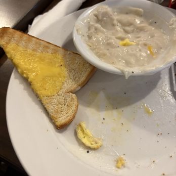 Bob Evans - This is a photo of the incredibly buttery toast I talked about. - American Near Me - Mt Pleasant, Michigan