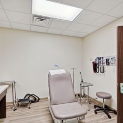 Carbon Health Urgent Care Indio - Indio exam room