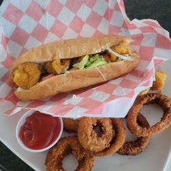 Tran's Restaurant - Shrimp PoBoy platter with onion rings