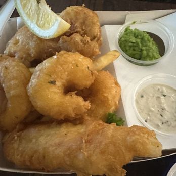 Gordon Ramsay Plane Food - Fish and chips combo with shrimp with mushy peas and tartare sauce. - British Near Me - Hounslow, XGL Gordon Ramsay Plane Food - Fish and chips combo with shrimp with mushy peas and tartare sauce. - British Near Me - Hounslow, XGL