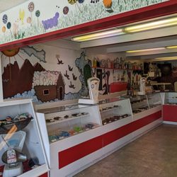 Read's Homemade Candies - Candy counter