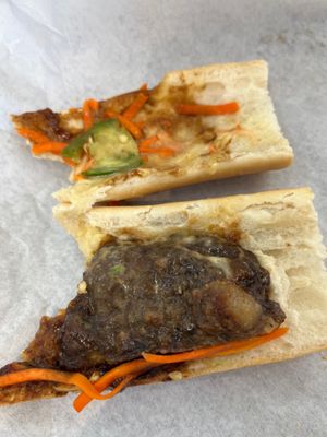Banh Mi & Che Cali by null