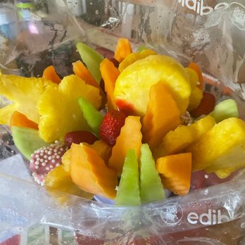 Edible Arrangements - Worst arrangements ever looks old and now that I read all your reviews I know why - Gift Shops Near Me - San Gabriel, California