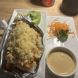 Miami roll with tahini sauce