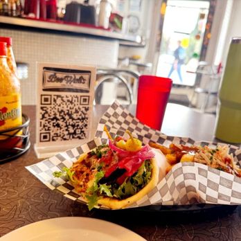 BeeWali’s Vegan AF - Chicken shwarma sandwich - Vegan Near Me - Los Angeles, California