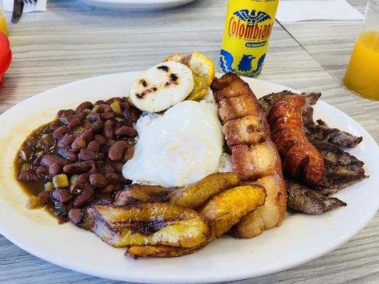 Macondo Kitchen by null