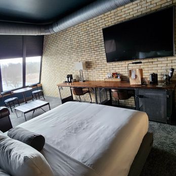 Ironworks Hotel Indianapolis - Heritage King room - Hotels Near Me - Indianapolis, Indiana Ironworks Hotel Indianapolis - Heritage King room - Hotels Near Me - Indianapolis, Indiana