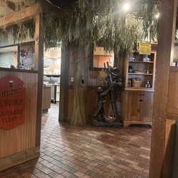 Huckleberry's - Decor