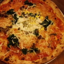 Pizzeria Remo - Pizza Spinat, Pfifferlinge, Ei, Parmesan