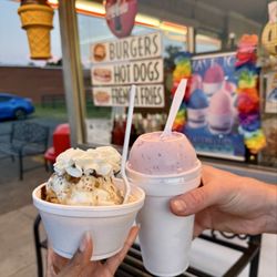 The Sundae Shop - Sundae and milkshake