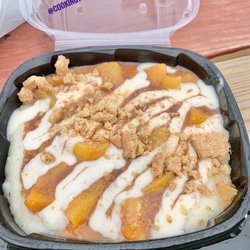 Debo’s Food Truck Park - Peach cobbler and grits from Grits and Things