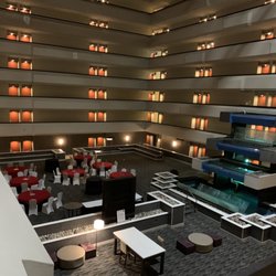Holiday Inn & Suites Beaumont-Plaza