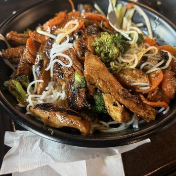 Lab C Food Kitchen - San Marcos - B8. Chicken Stir Fry Noodle Bowl - Seafood Near Me - San Marcos, Texas Lab C Food Kitchen - San Marcos - B8. Chicken Stir Fry Noodle Bowl - Seafood Near Me - San Marcos, Texas