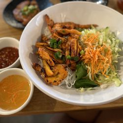 Pho Saigon Bay - Lodi - Bun (Vermicelli Noodle Salad Bowl w Chicken) so so good!
