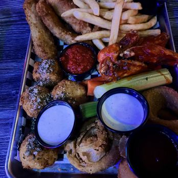 Hamburger Mary's - Mary's sampler appetizer - American Near Me - Ontario, California