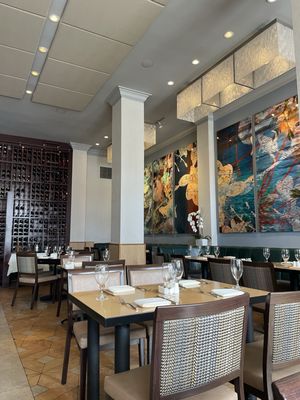 NINE-TEN Restaurant & Bar by null
