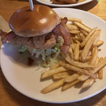 Applebee's Grill + Bar - Bacon Ranch Crispy Chicken Sandwich - American Near Me - Lakewood, New York