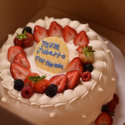 Blanc New York Bakery & Cafe - Our wedding cake, filled with assorted fruit. Tasted amazing!