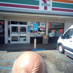 7-Eleven - Welcome to 711 yes the arrival at the store it gets warm had to get my punch and drinks .