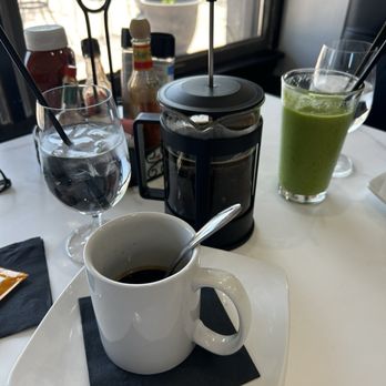 French Toast Bistro - French Press & Green Land Smoothie - Breakfast & Brunch Near Me - Clawson, Michigan