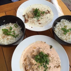 Mr. Chau Yakisoba - Red curry com frango e green curry com porco.