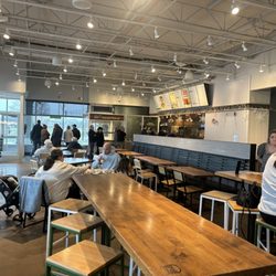 Shake Shack Ladue Crossing - Restaurant seating area.