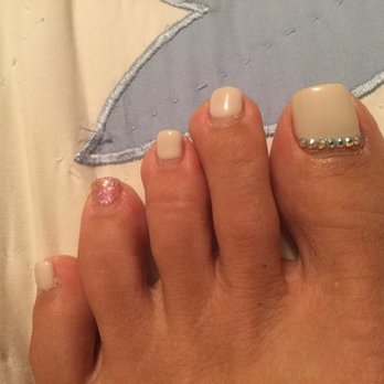 Gradient Nail - My last visit was on June 5. Other than normal nail growth, the polish and crystals are still doing great!! - Nail Salons Near Me - Honolulu, Hawaii