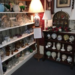 Beaufort Antiques - Glassware...