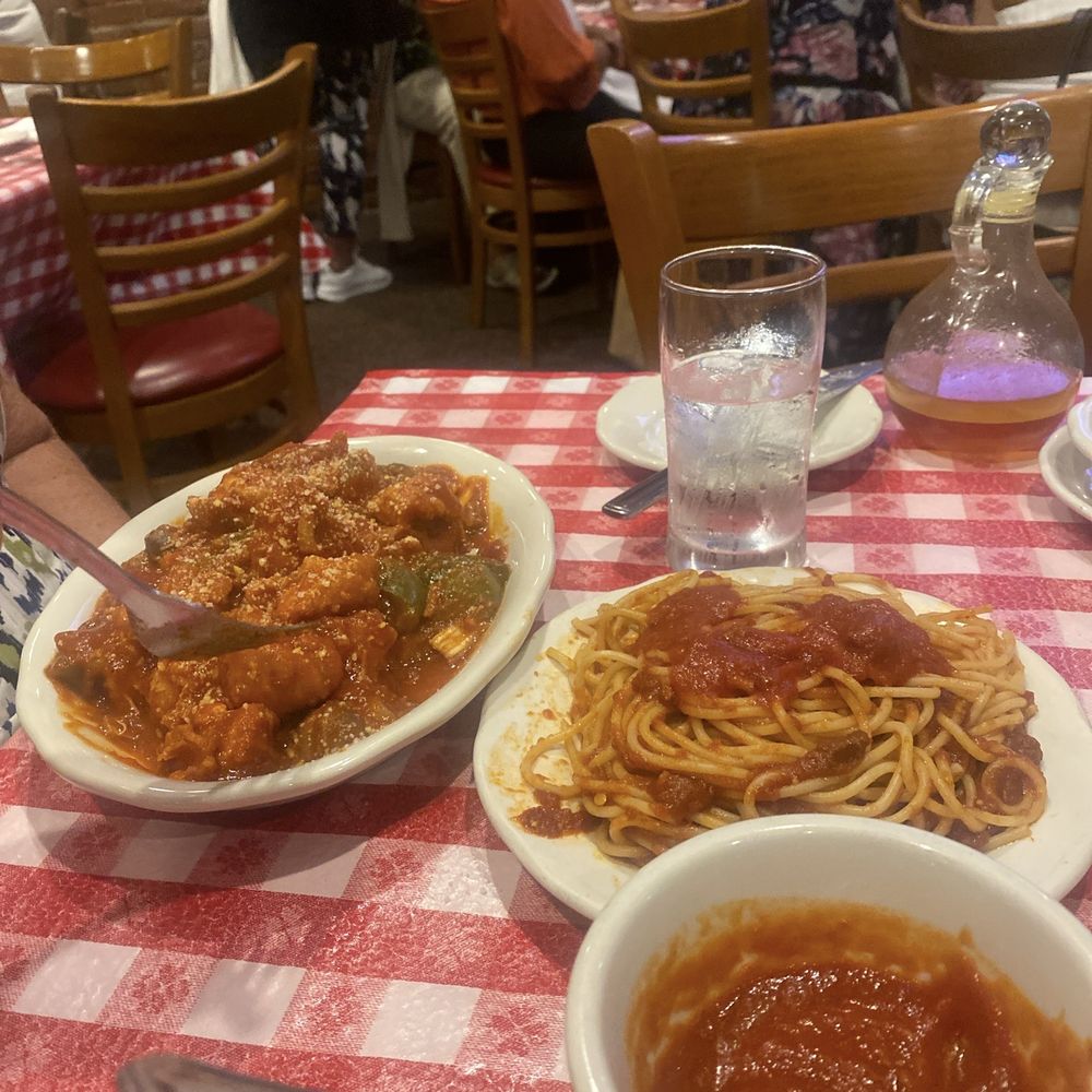 Chef's Restaurant - Boneless Chicken Cacciatora - Italian Near Me - Buffalo, New York Chef's Restaurant - Boneless Chicken Cacciatora - Italian Near Me - Buffalo, New York