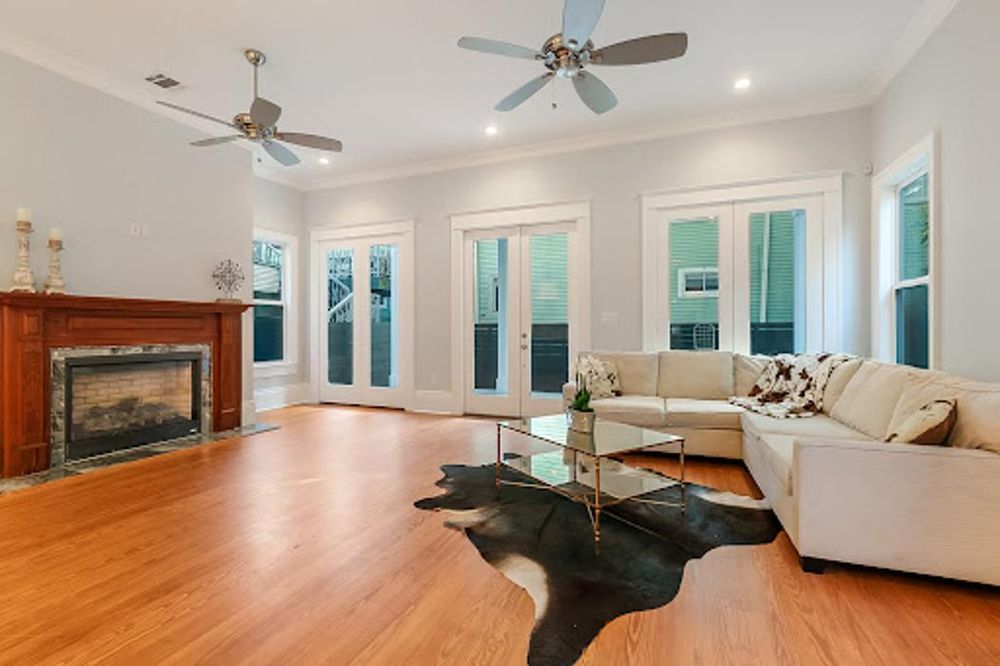 Slide of Castillo Builders