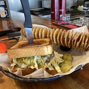 RelicRoad Brewing - Diablo Burger - Breweries Near Me - Winslow, Arizona