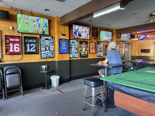 George & Walt's by null