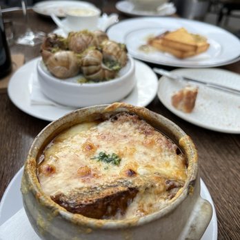 Perle Restaurant - French onion soup - New American Near Me - Pasadena, California