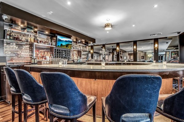 Oliver's Restaurant by null